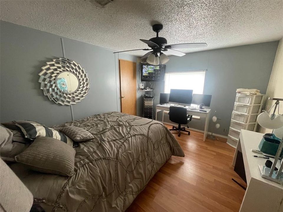 En Venta: $229,000 (4 camas, 2 baños, 1728 Pies cuadrados)