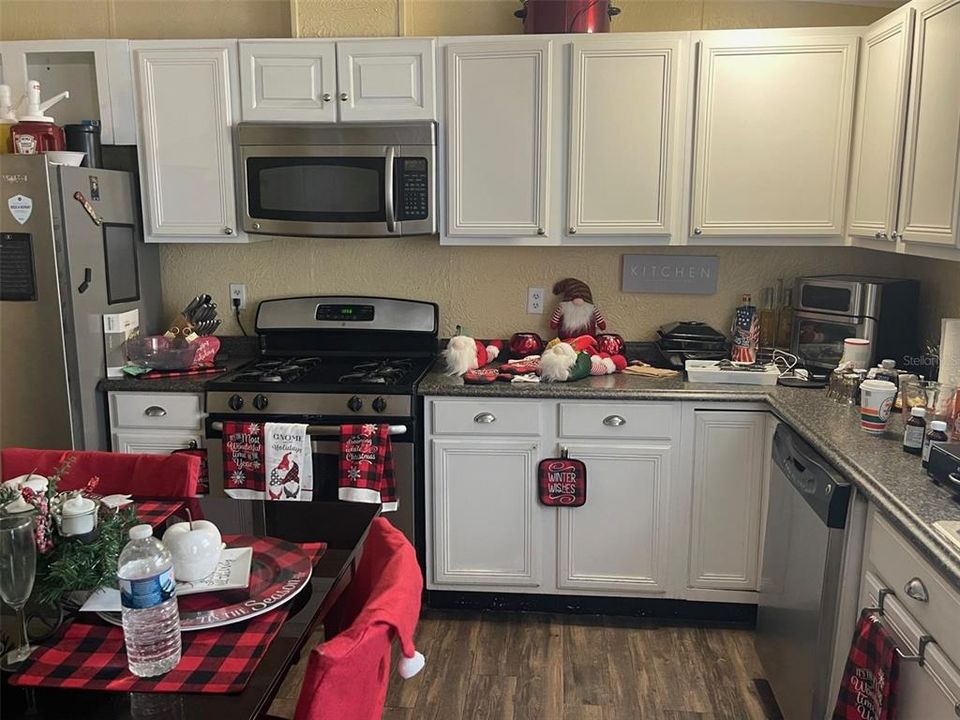 En Venta: $229,000 (4 camas, 2 baños, 1728 Pies cuadrados)