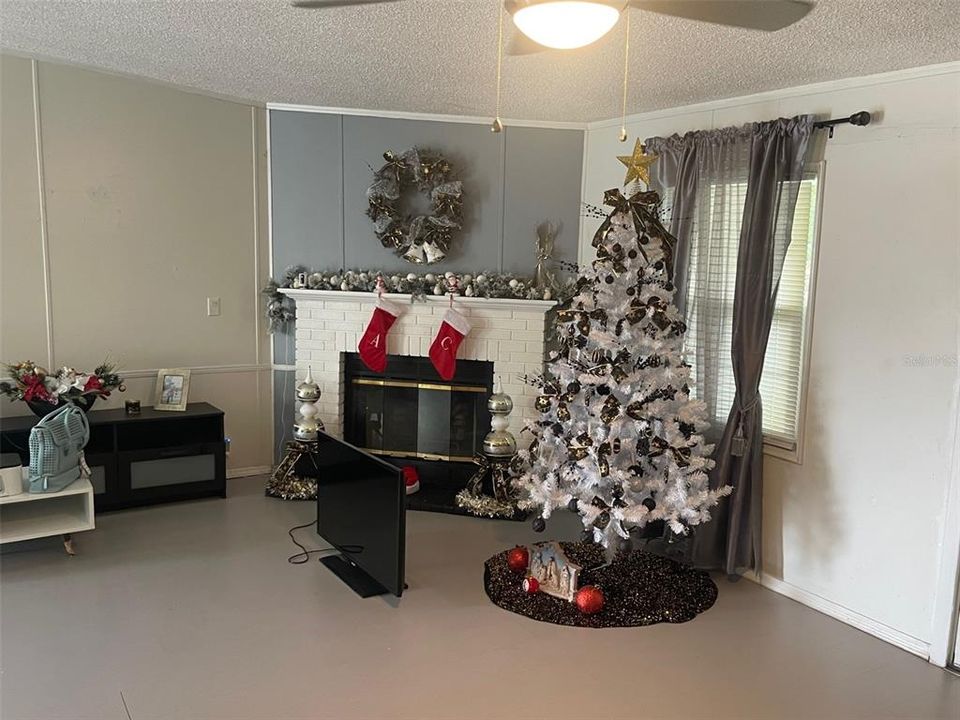 En Venta: $229,000 (4 camas, 2 baños, 1728 Pies cuadrados)