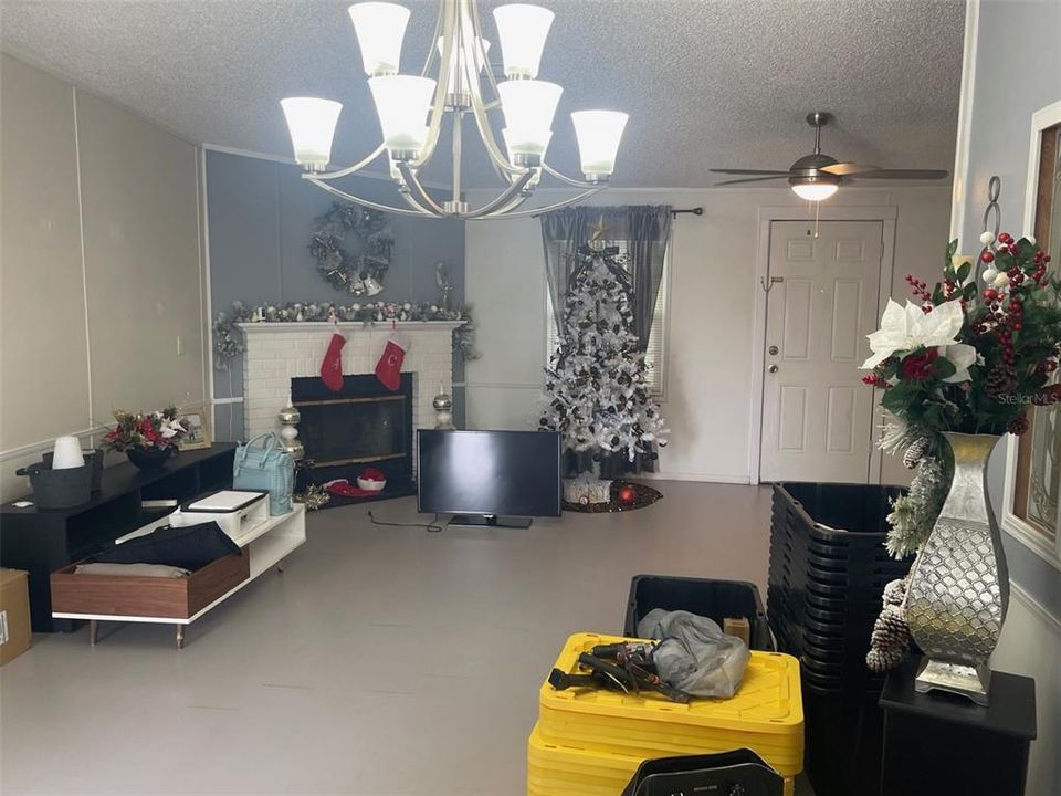 En Venta: $229,000 (4 camas, 2 baños, 1728 Pies cuadrados)