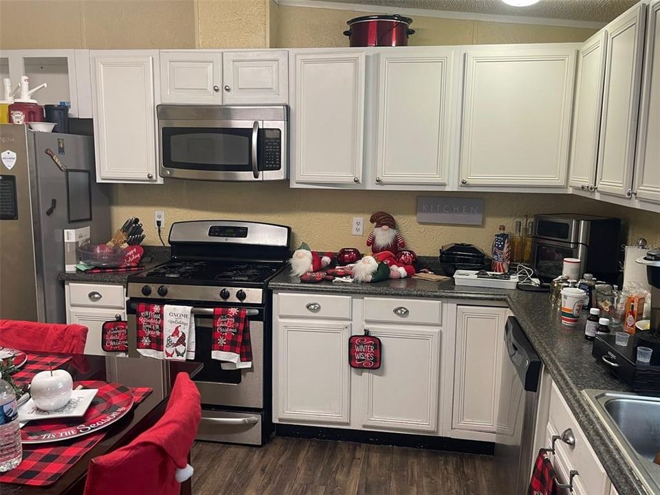 En Venta: $229,000 (4 camas, 2 baños, 1728 Pies cuadrados)