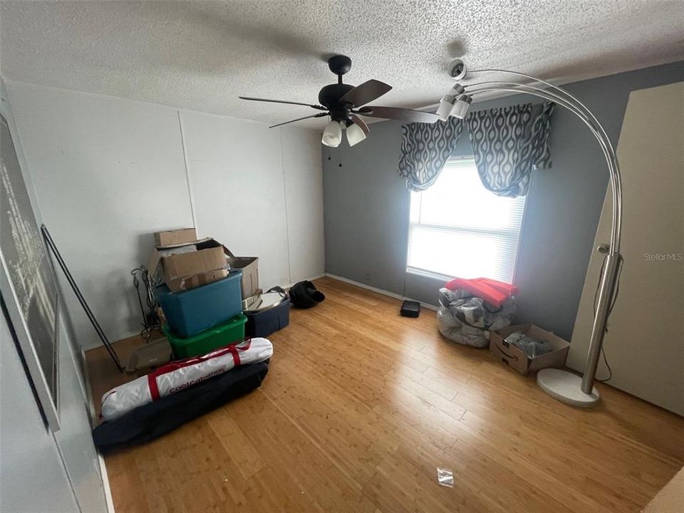 En Venta: $229,000 (4 camas, 2 baños, 1728 Pies cuadrados)