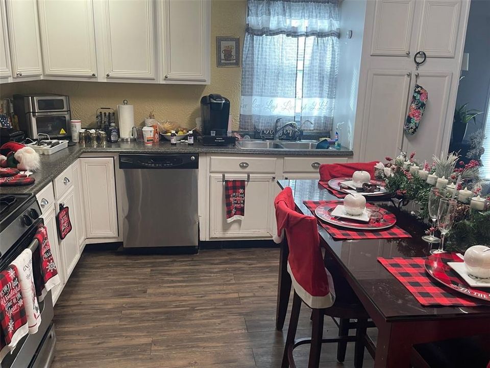 En Venta: $229,000 (4 camas, 2 baños, 1728 Pies cuadrados)