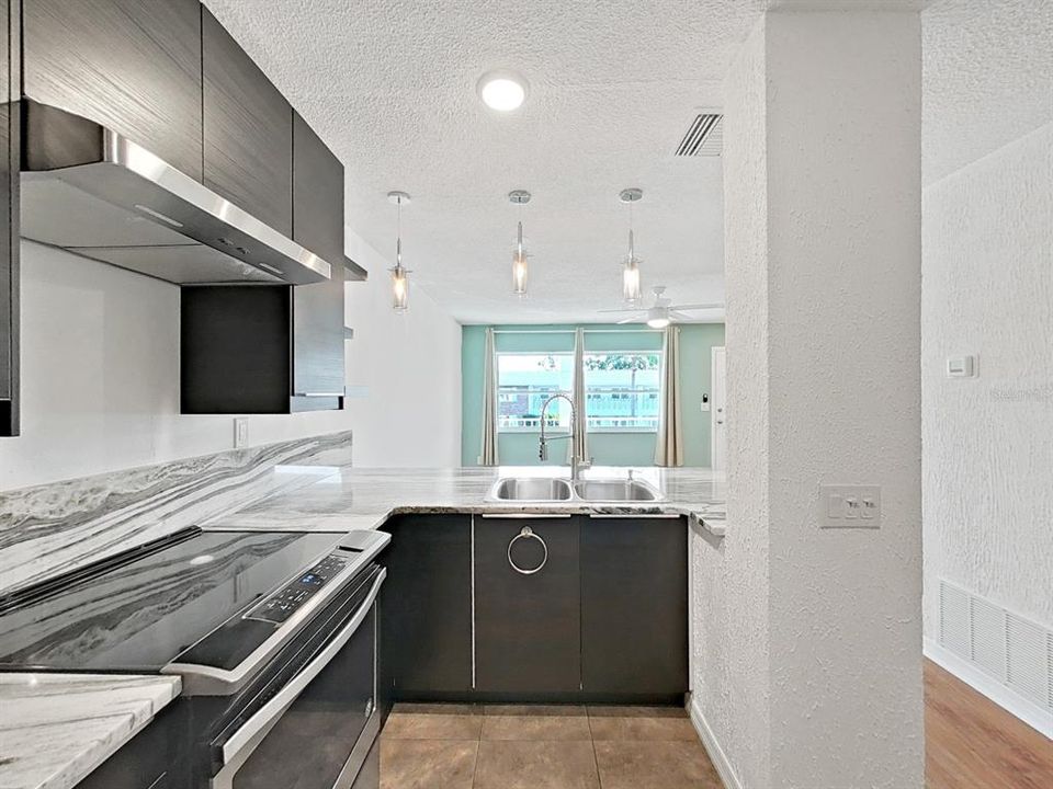 待售: $149,900 (1 贝兹, 1 浴室, 600 平方英尺)