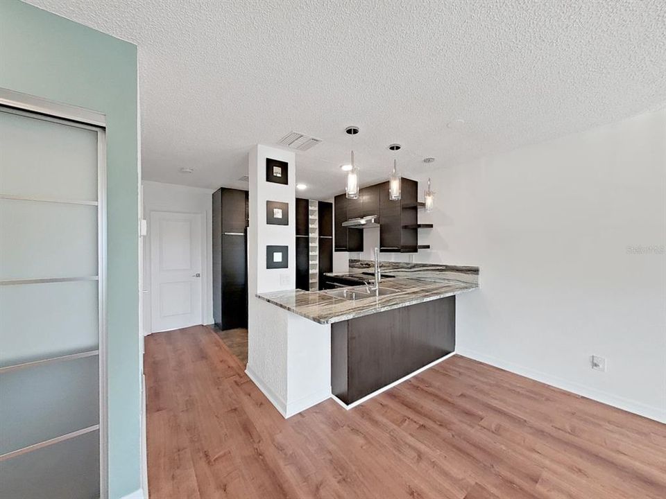 待售: $149,900 (1 贝兹, 1 浴室, 600 平方英尺)