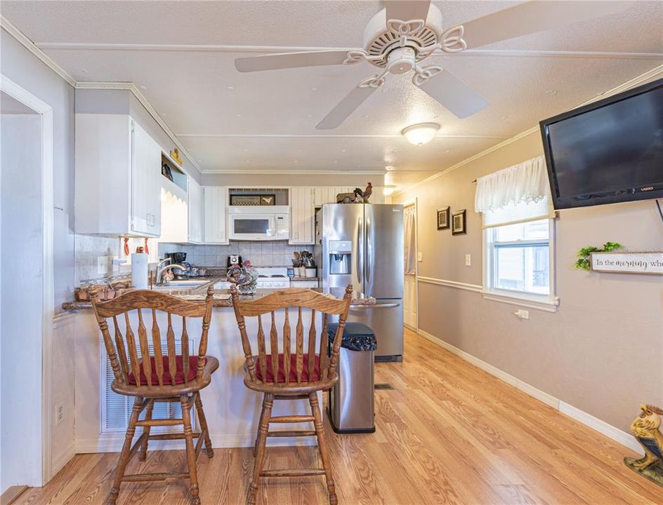 待售: $84,900 (2 贝兹, 2 浴室, 704 平方英尺)