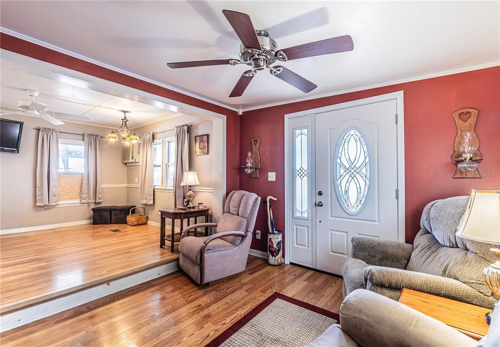 待售: $84,900 (2 贝兹, 2 浴室, 704 平方英尺)