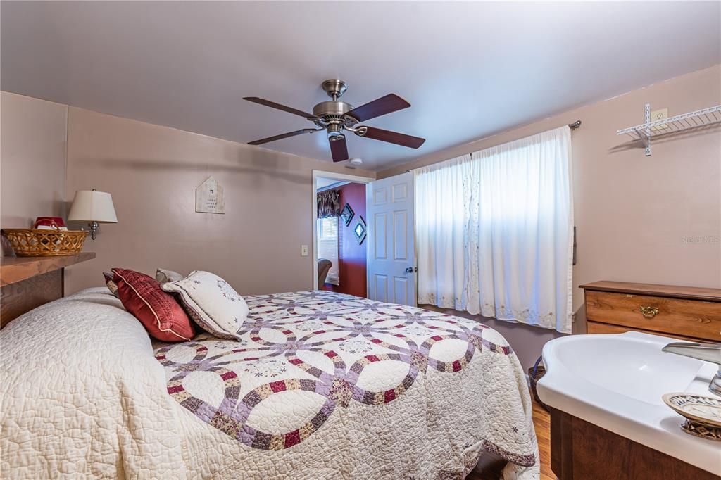 待售: $84,900 (2 贝兹, 2 浴室, 704 平方英尺)