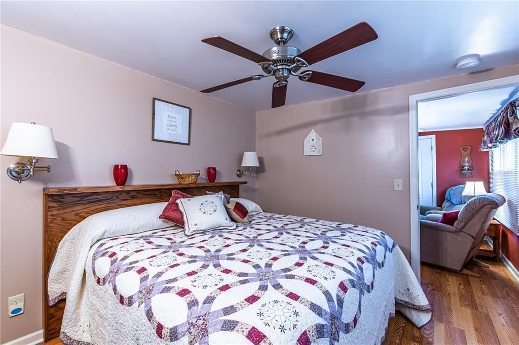 待售: $84,900 (2 贝兹, 2 浴室, 704 平方英尺)