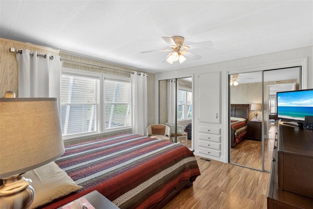 For Sale: $225,000 (2 beds, 2 baths, 1151 Square Feet)