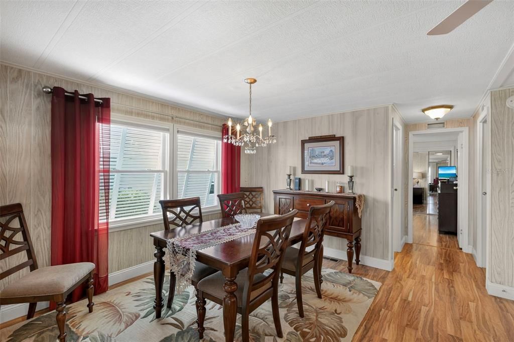 For Sale: $225,000 (2 beds, 2 baths, 1151 Square Feet)