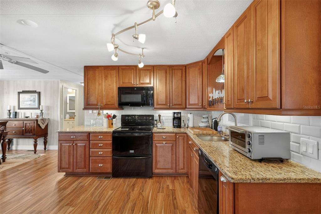 For Sale: $225,000 (2 beds, 2 baths, 1151 Square Feet)