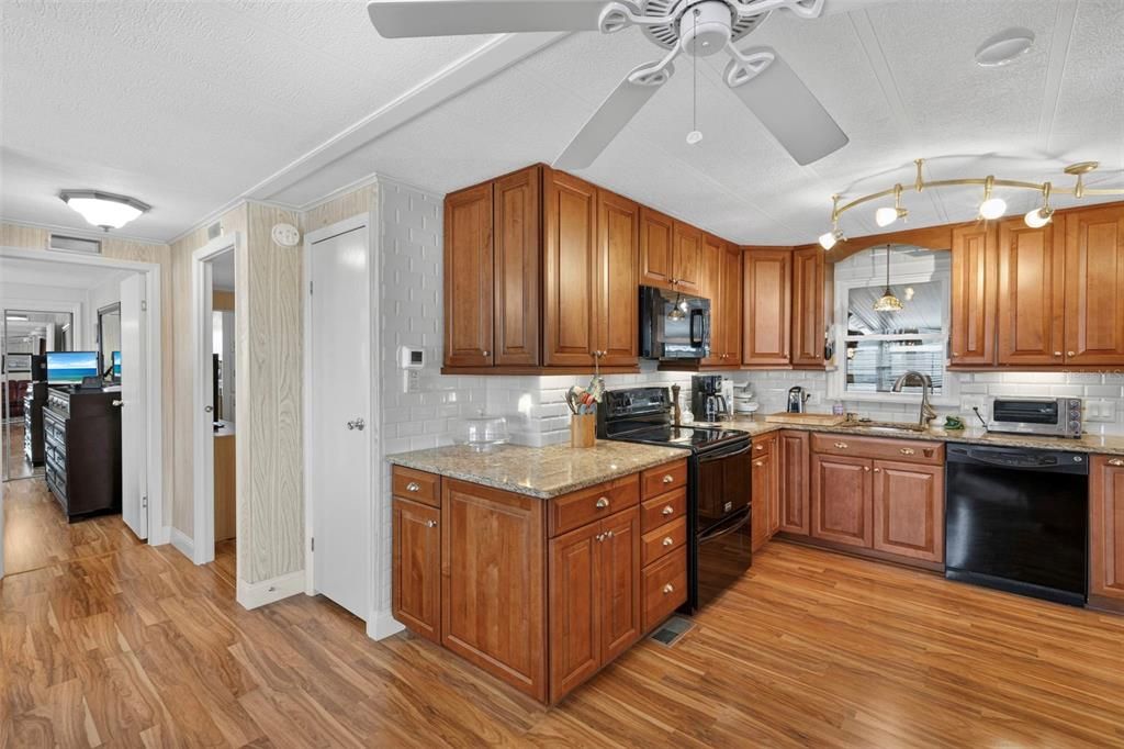 For Sale: $225,000 (2 beds, 2 baths, 1151 Square Feet)