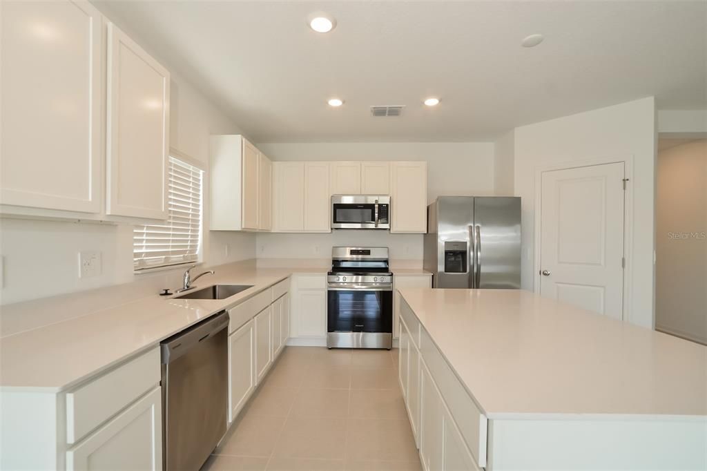 En Renta: $2,245 (4 camas, 2 baños, 1860 Pies cuadrados)