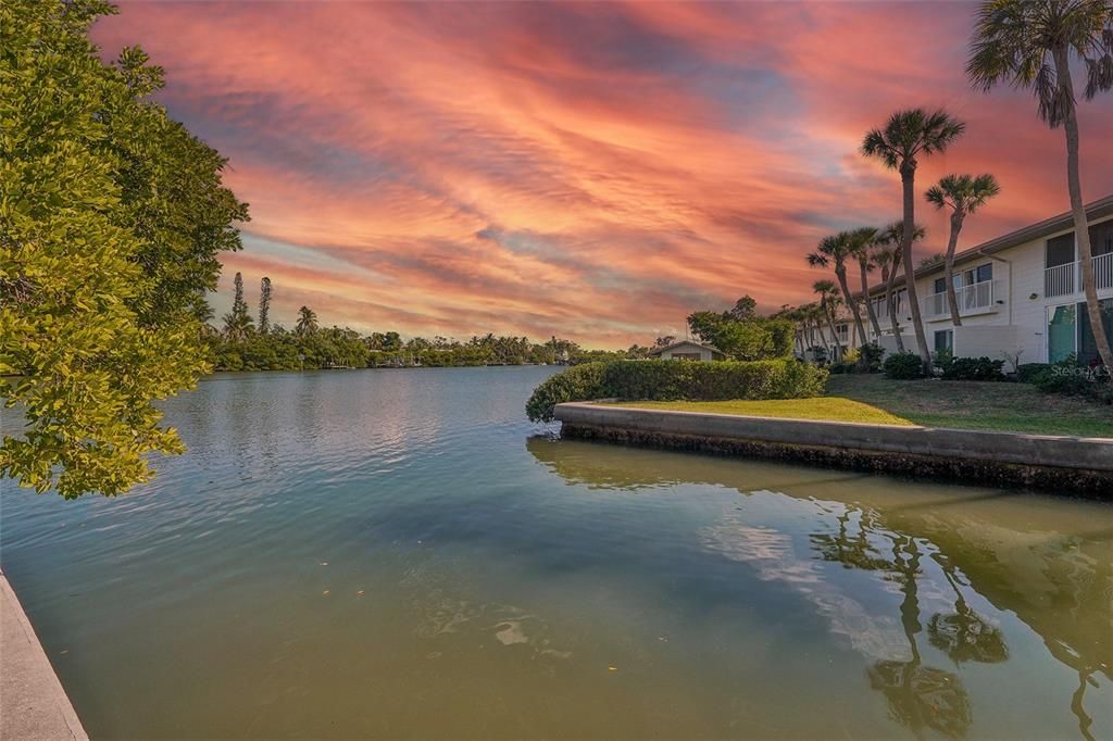 For Sale: $569,000 (2 beds, 2 baths, 1441 Square Feet)