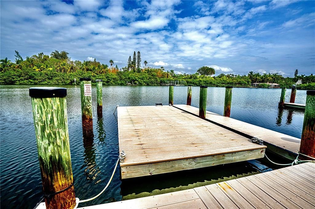 For Sale: $569,000 (2 beds, 2 baths, 1441 Square Feet)