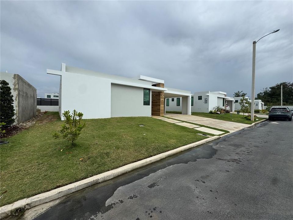 For Sale: $995,000 (4 beds, 3 baths, 2000 Square Feet)