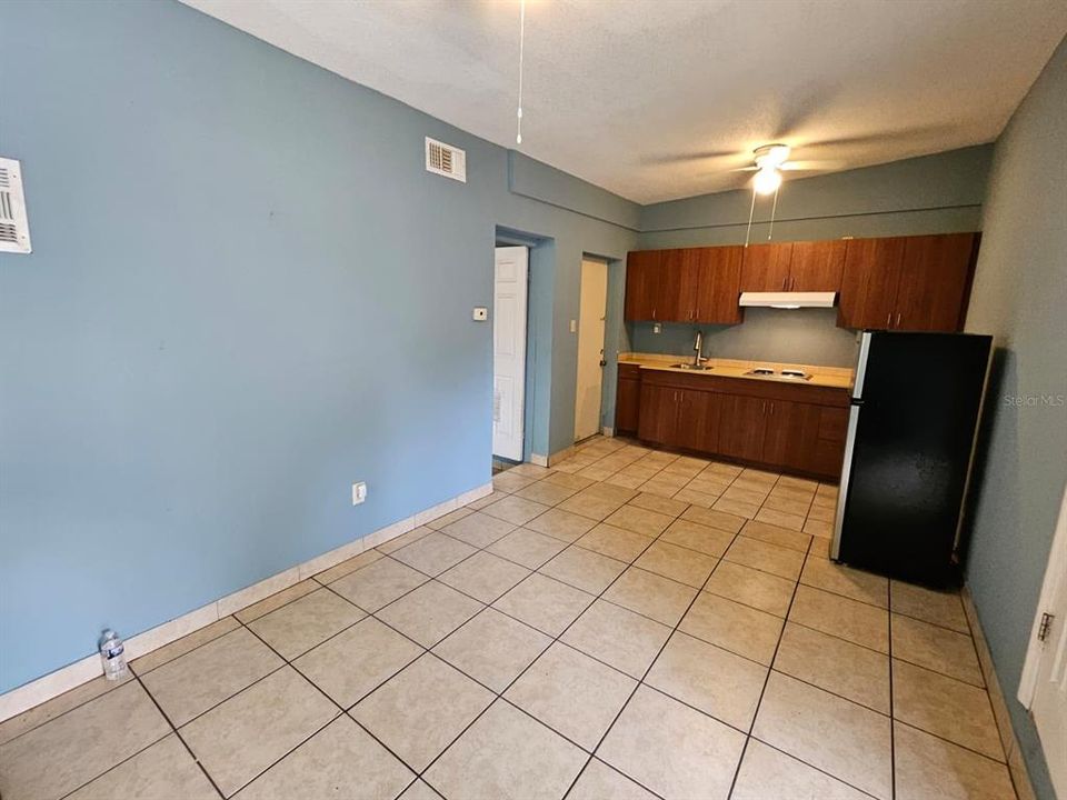 For Rent: $1,250 (1 beds, 1 baths, 455 Square Feet)