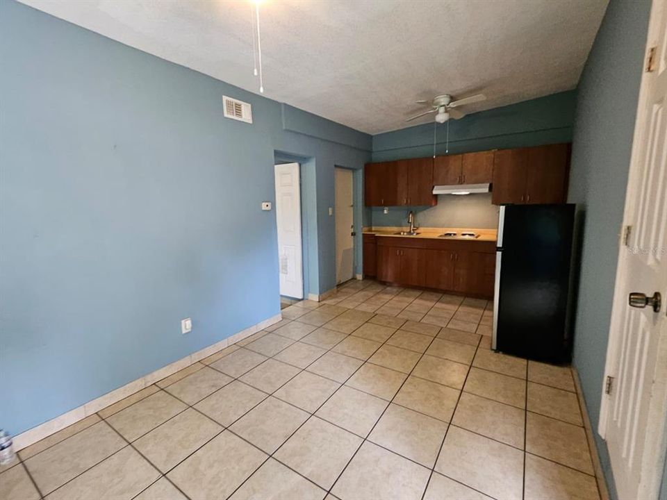 For Rent: $1,250 (1 beds, 1 baths, 455 Square Feet)