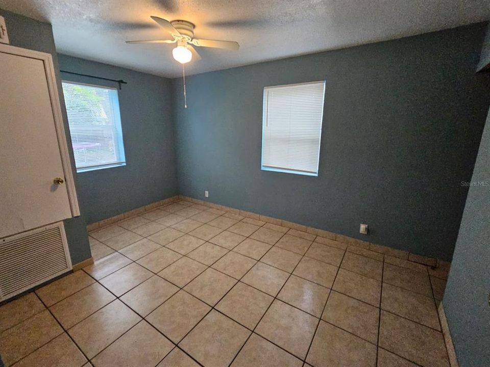For Rent: $1,250 (1 beds, 1 baths, 455 Square Feet)