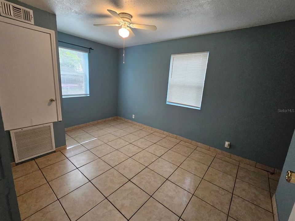 For Rent: $1,250 (1 beds, 1 baths, 455 Square Feet)