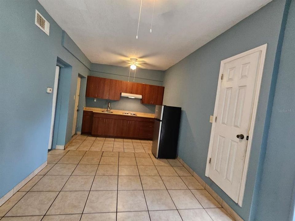 For Rent: $1,250 (1 beds, 1 baths, 455 Square Feet)