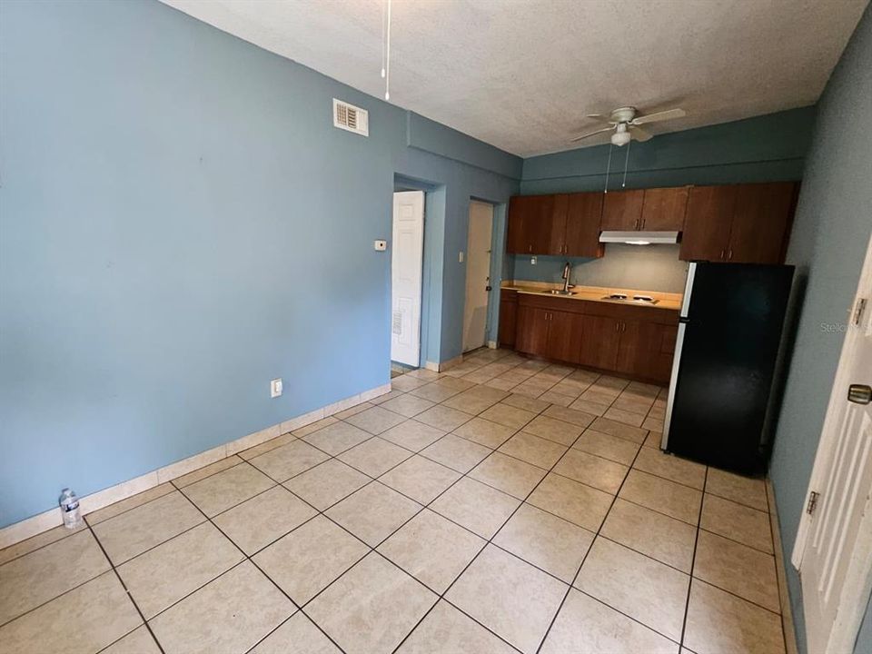 For Rent: $1,250 (1 beds, 1 baths, 455 Square Feet)