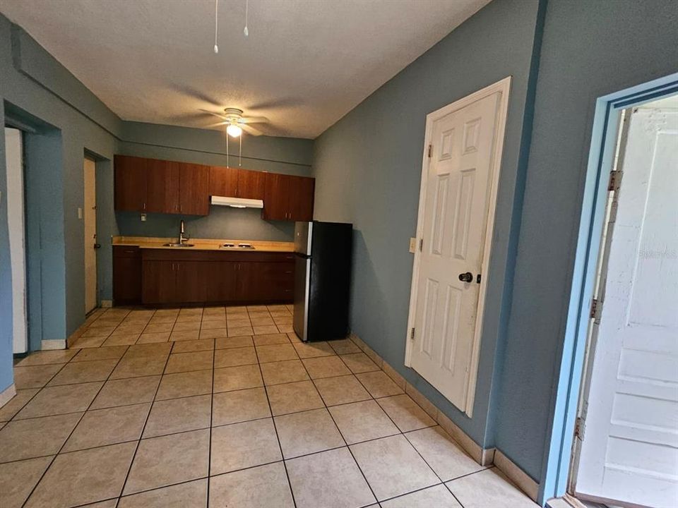 For Rent: $1,250 (1 beds, 1 baths, 455 Square Feet)