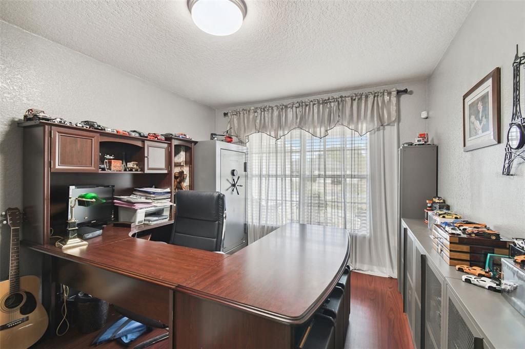 En Venta: $389,000 (4 camas, 2 baños, 2240 Pies cuadrados)