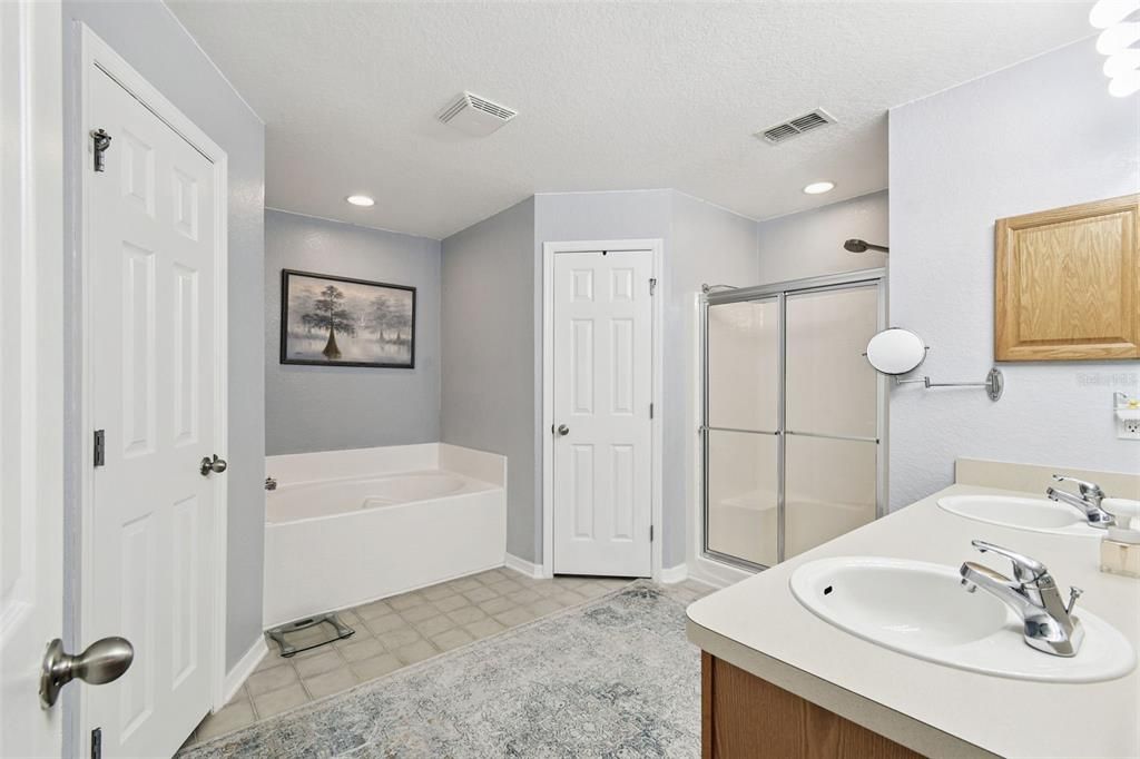 En Venta: $389,000 (4 camas, 2 baños, 2240 Pies cuadrados)