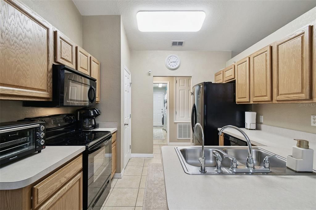 En Venta: $389,000 (4 camas, 2 baños, 2240 Pies cuadrados)