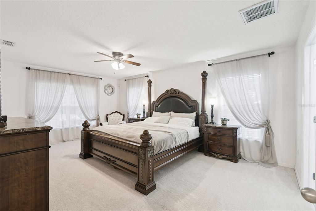 En Venta: $389,000 (4 camas, 2 baños, 2240 Pies cuadrados)