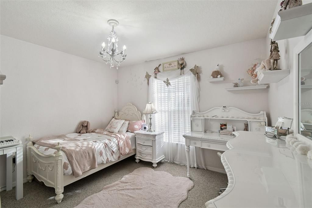 En Venta: $389,000 (4 camas, 2 baños, 2240 Pies cuadrados)