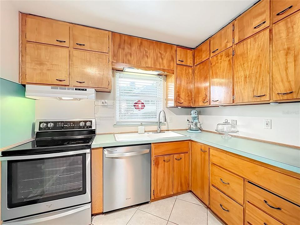 For Sale: $789,000 (3 beds, 2 baths, 1612 Square Feet)