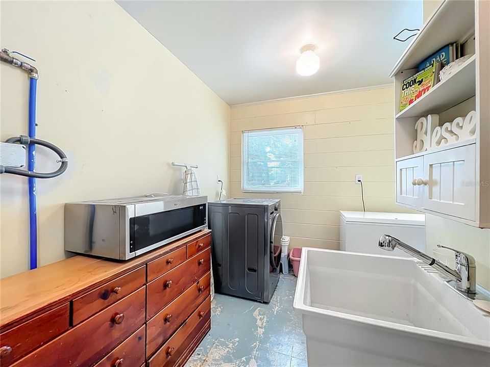 For Sale: $789,000 (3 beds, 2 baths, 1612 Square Feet)