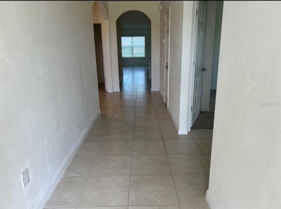 For Rent: $1,950 (3 beds, 2 baths, 1828 Square Feet)