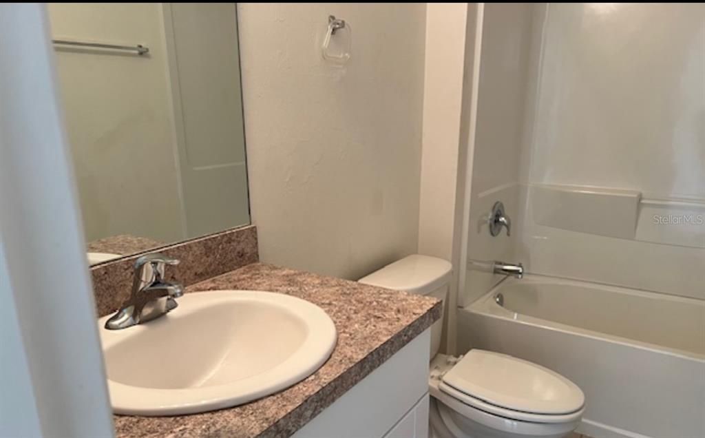 For Rent: $1,950 (3 beds, 2 baths, 1828 Square Feet)