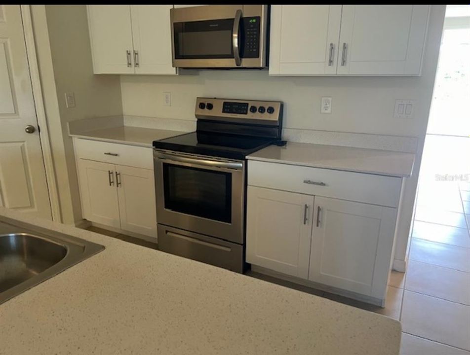 For Rent: $1,950 (3 beds, 2 baths, 1828 Square Feet)