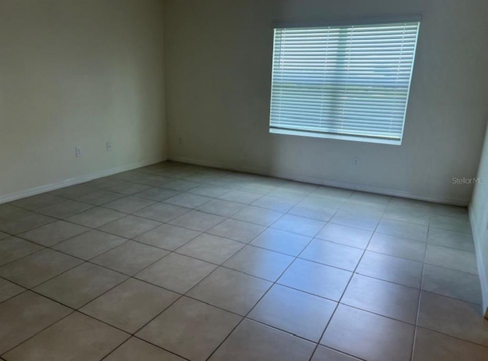 For Rent: $1,950 (3 beds, 2 baths, 1828 Square Feet)