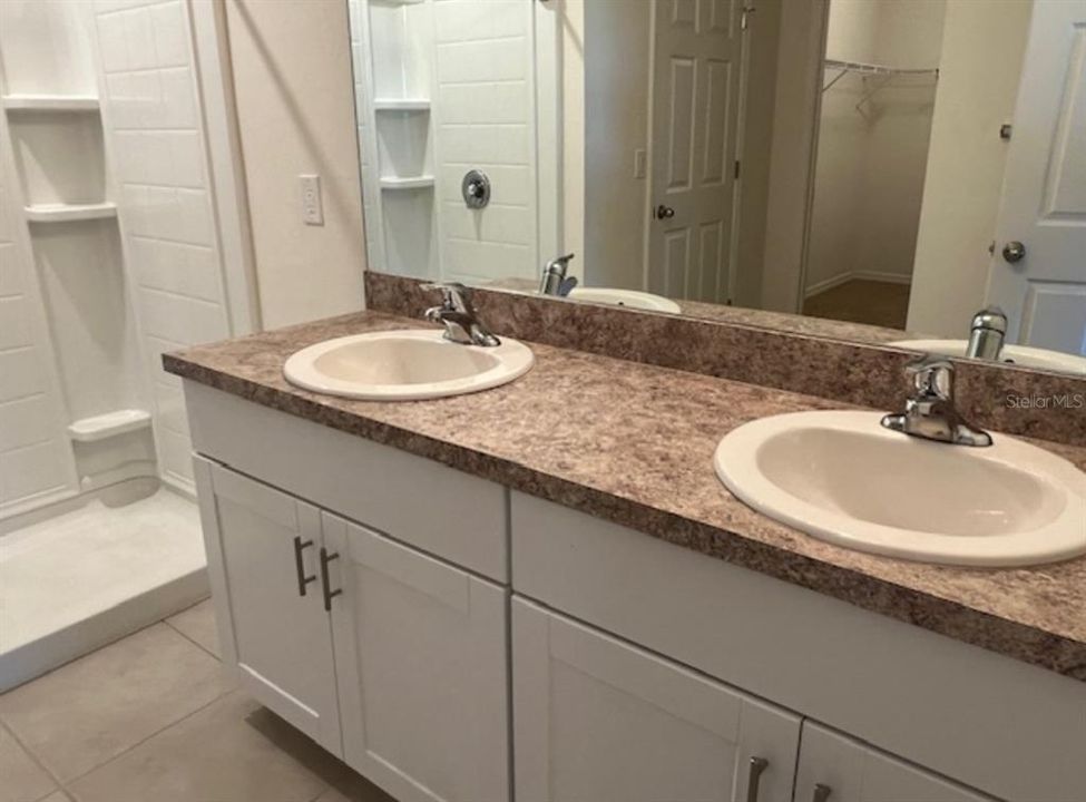 For Rent: $1,950 (3 beds, 2 baths, 1828 Square Feet)