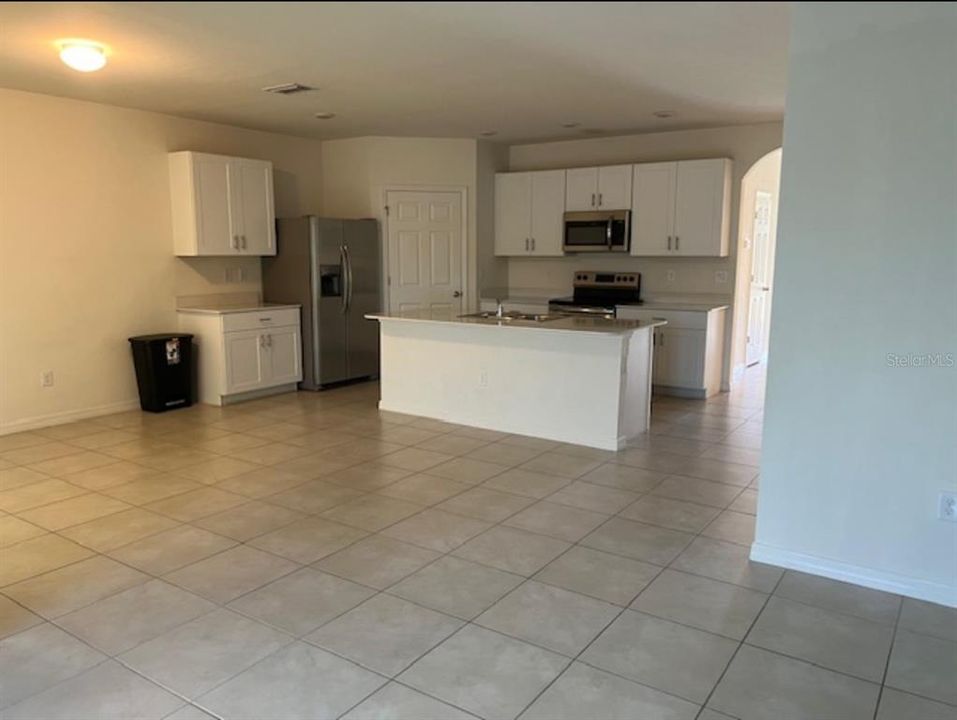 For Rent: $1,950 (3 beds, 2 baths, 1828 Square Feet)