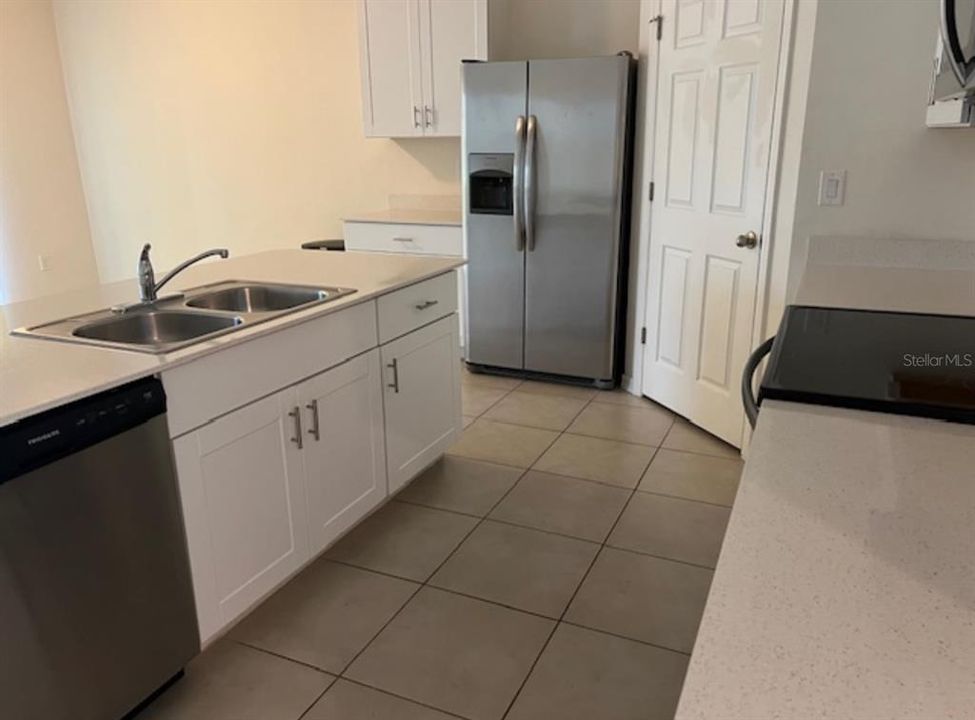 For Rent: $1,950 (3 beds, 2 baths, 1828 Square Feet)