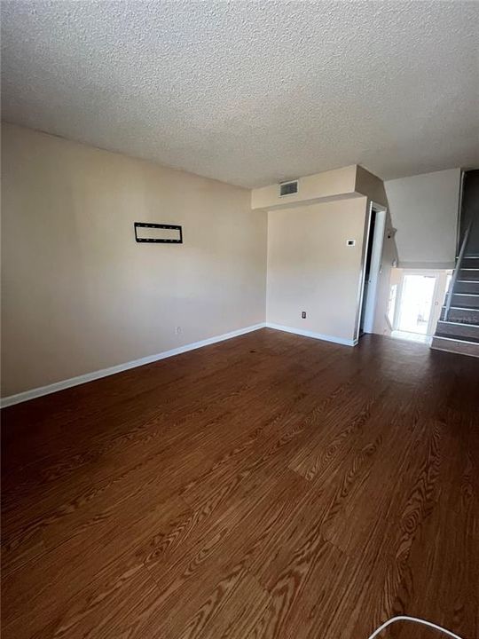 出租: $1,950 (3 贝兹, 1 浴室, 1265 平方英尺)