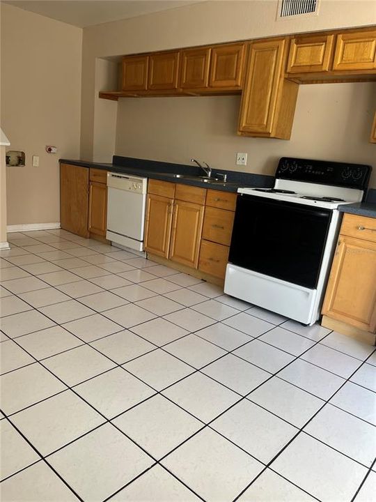 出租: $1,950 (3 贝兹, 1 浴室, 1265 平方英尺)