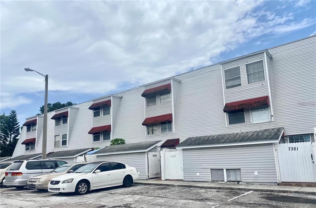 出租: $1,950 (3 贝兹, 1 浴室, 1265 平方英尺)