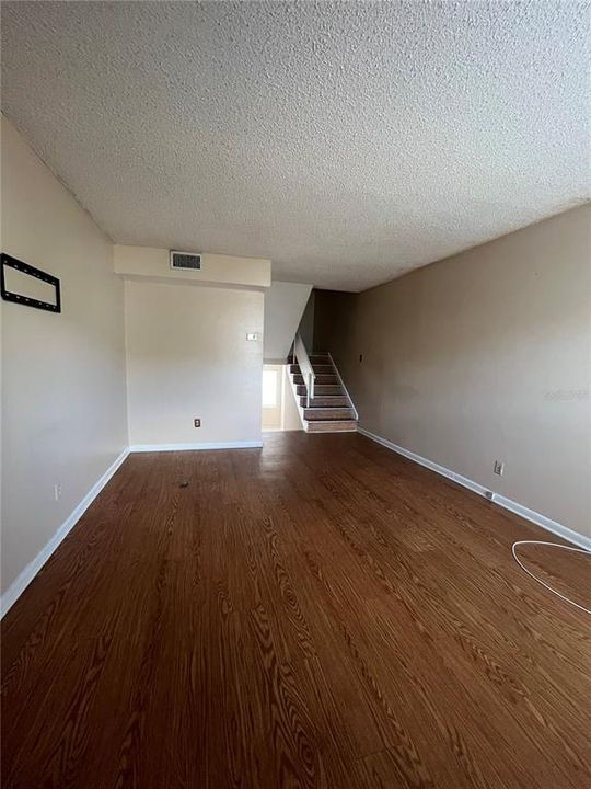 出租: $1,950 (3 贝兹, 1 浴室, 1265 平方英尺)