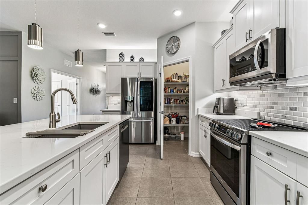 For Sale: $448,900 (3 beds, 2 baths, 1722 Square Feet)