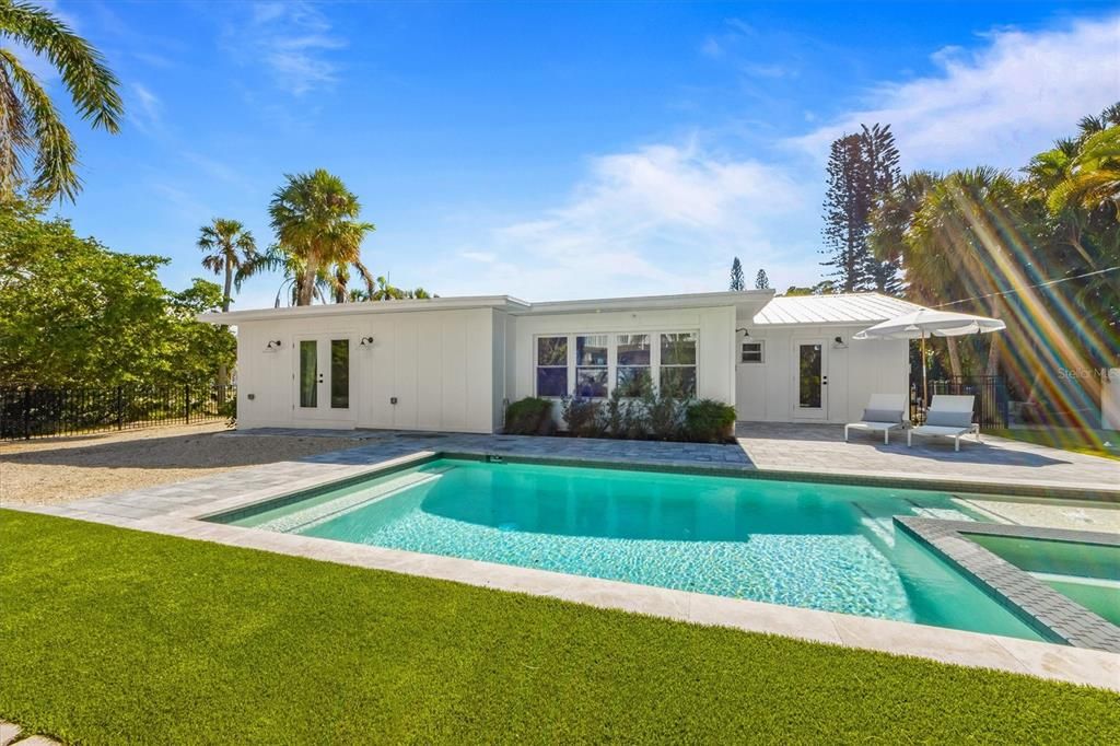 For Sale: $1,535,000 (3 beds, 3 baths, 1621 Square Feet)