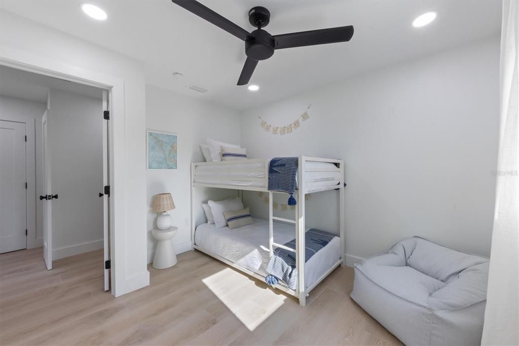 For Sale: $1,535,000 (3 beds, 3 baths, 1621 Square Feet)