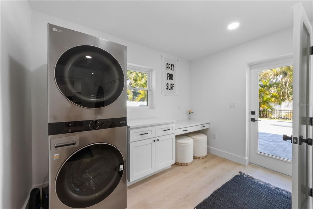 For Sale: $1,535,000 (3 beds, 3 baths, 1621 Square Feet)